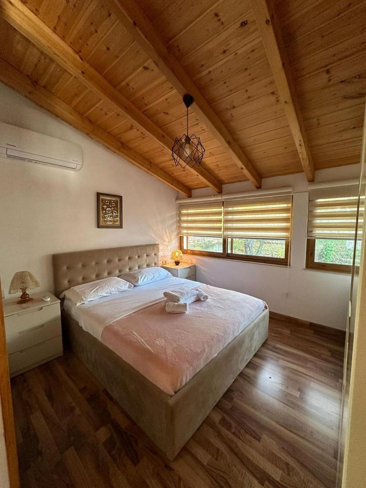 Alimeti Guesthouse Berat Bagian luar foto