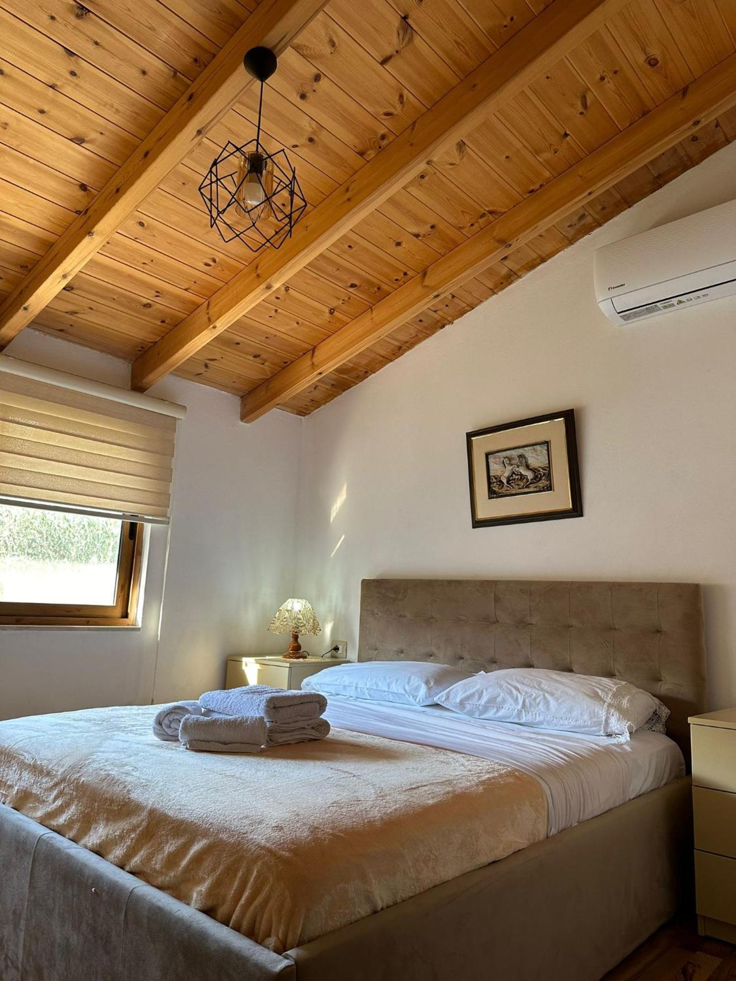 Alimeti Guesthouse Berat Bagian luar foto