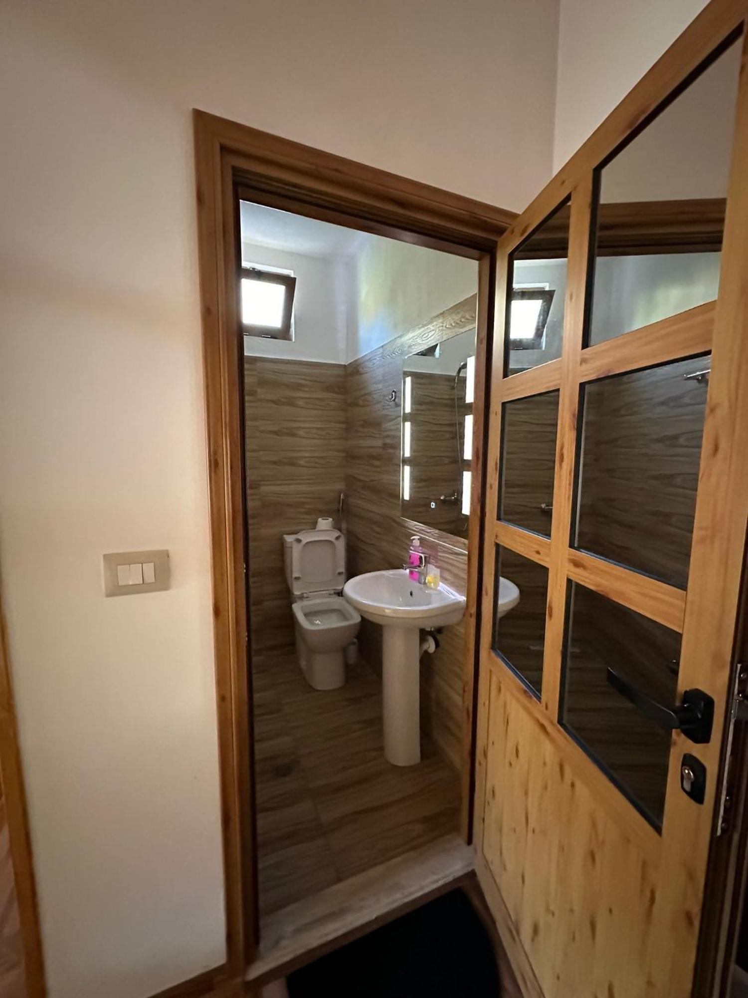 Alimeti Guesthouse Berat Bagian luar foto
