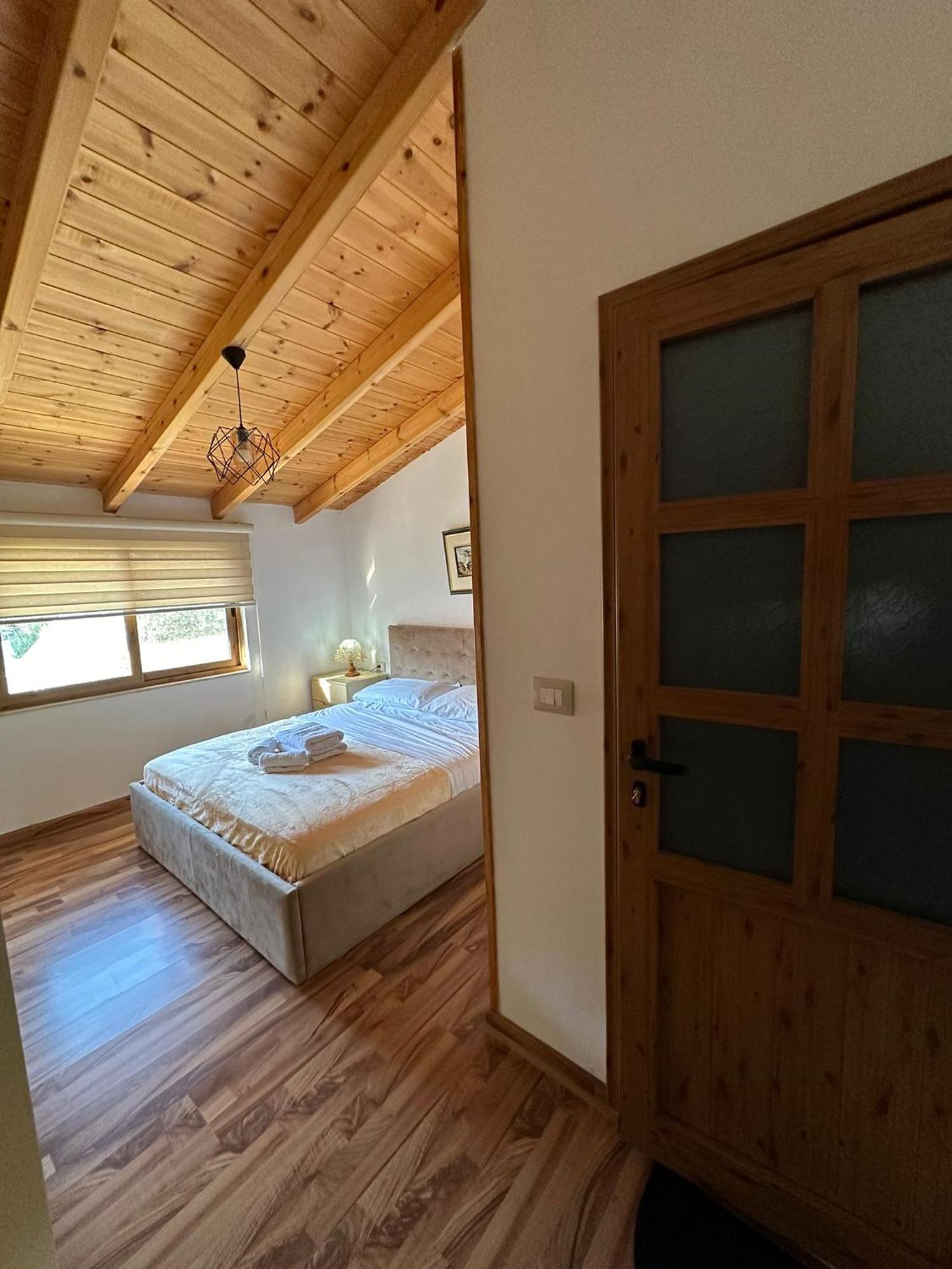 Alimeti Guesthouse Berat Bagian luar foto