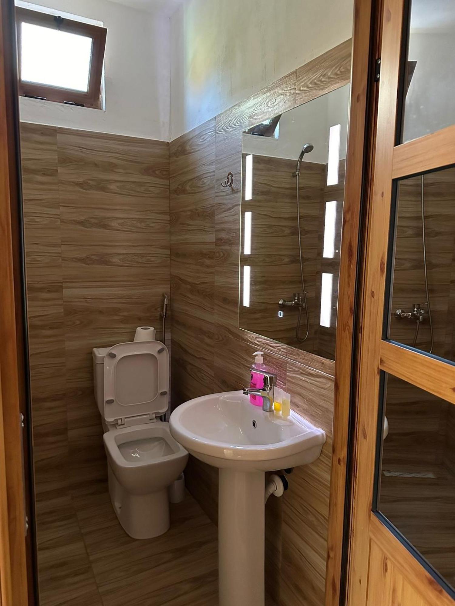 Alimeti Guesthouse Berat Bagian luar foto