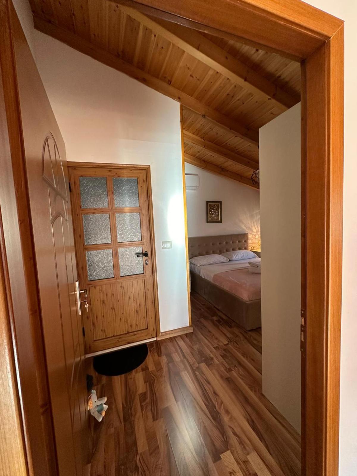 Alimeti Guesthouse Berat Bagian luar foto