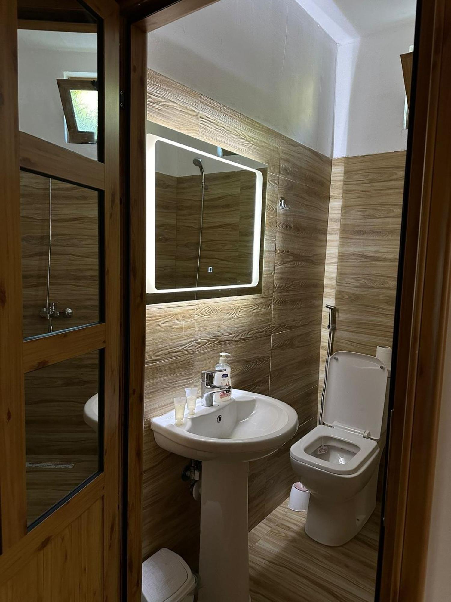 Alimeti Guesthouse Berat Bagian luar foto