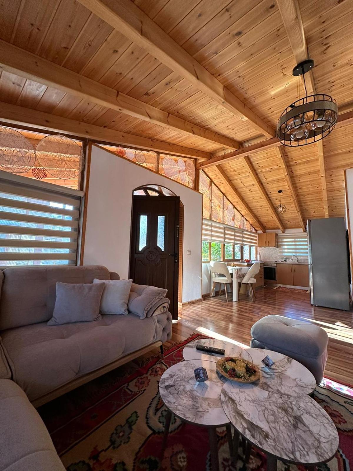 Alimeti Guesthouse Berat Bagian luar foto