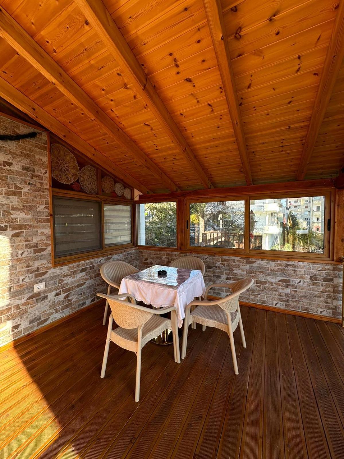 Alimeti Guesthouse Berat Bagian luar foto