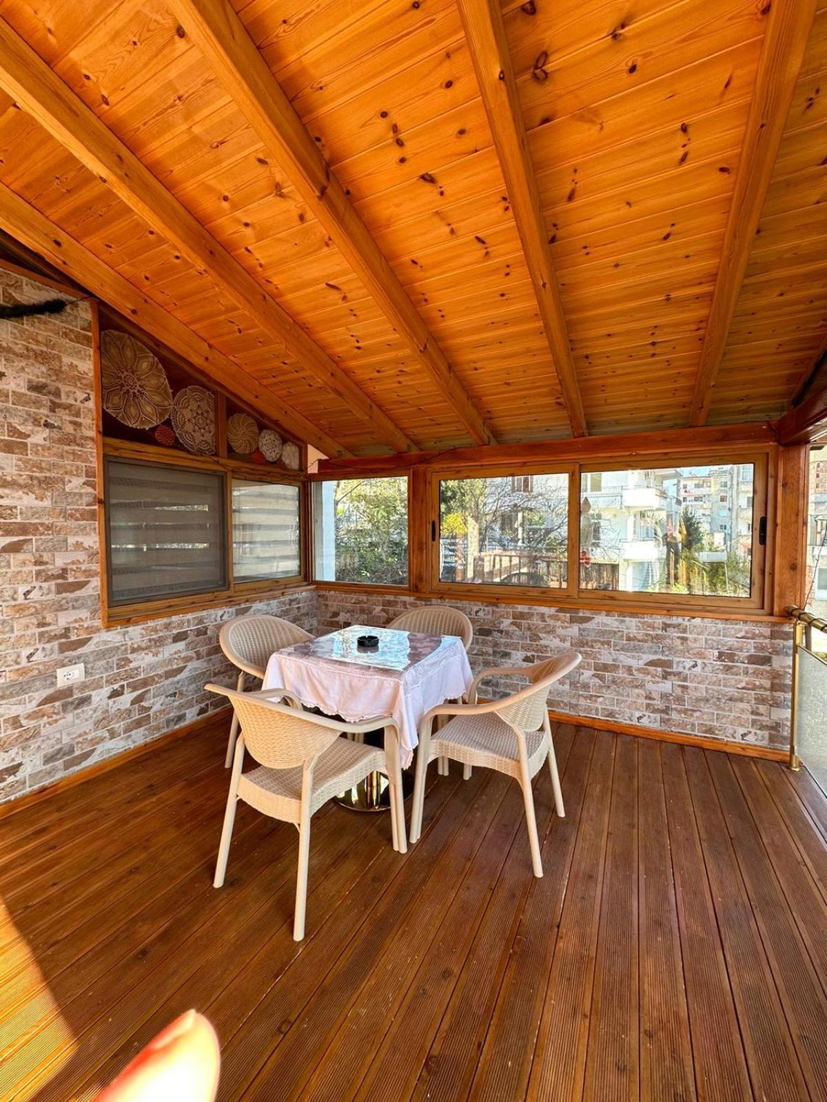 Alimeti Guesthouse Berat Bagian luar foto