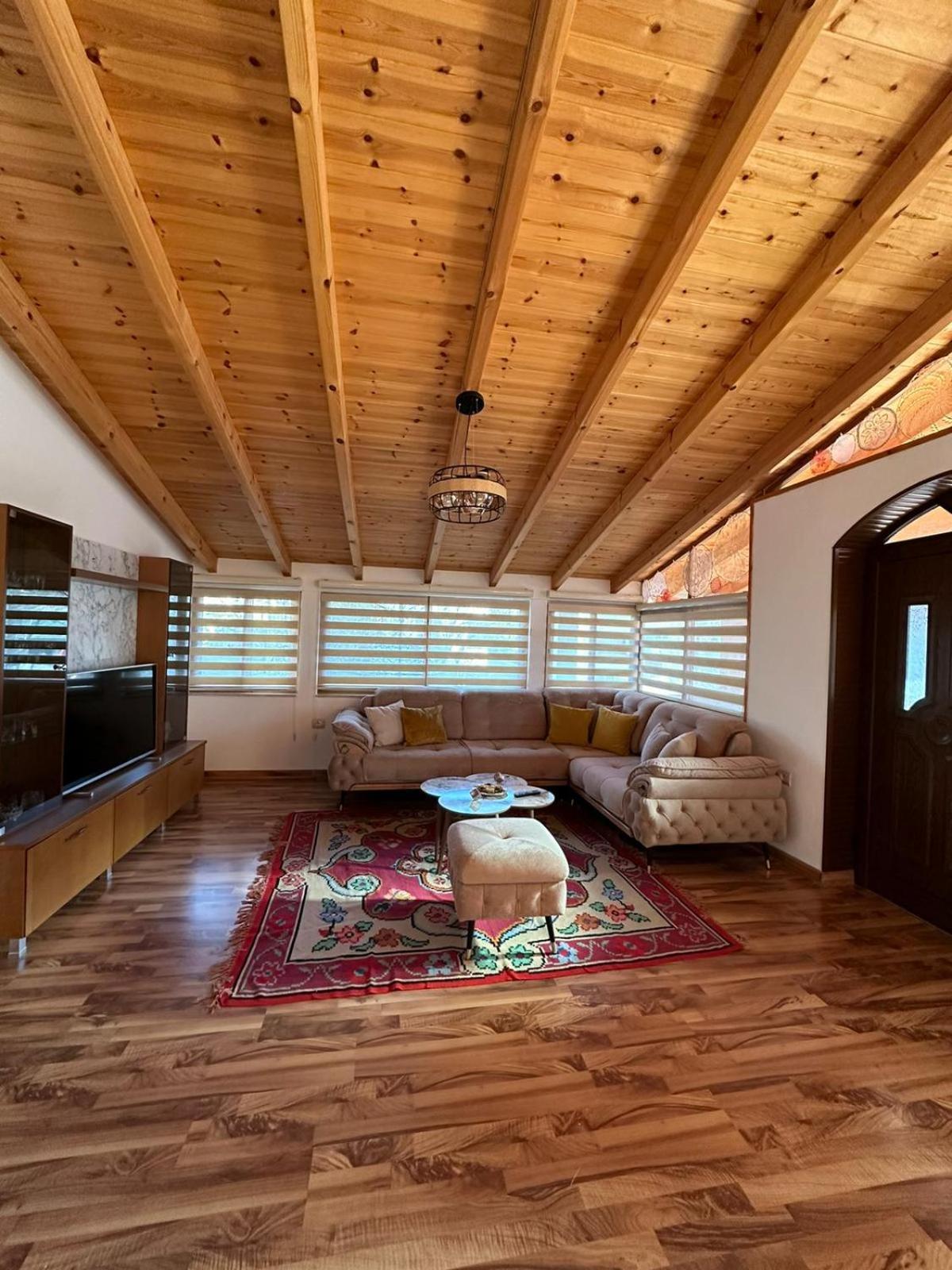 Alimeti Guesthouse Berat Bagian luar foto