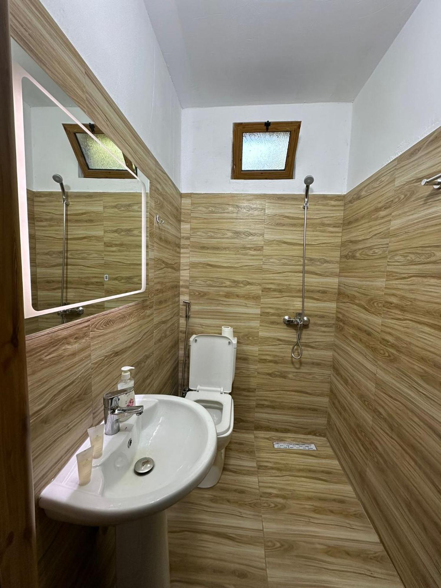 Alimeti Guesthouse Berat Bagian luar foto